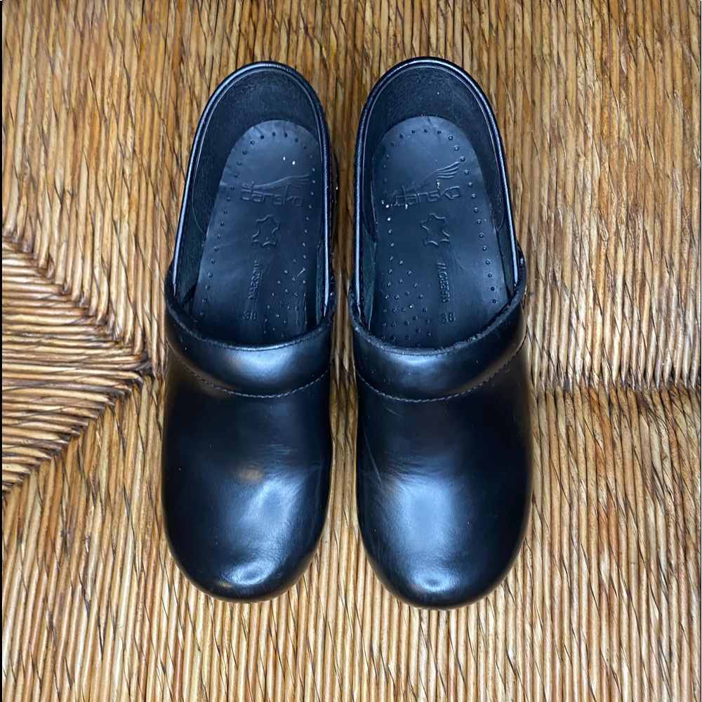 Dansko Black Clog Size 38 NARROW